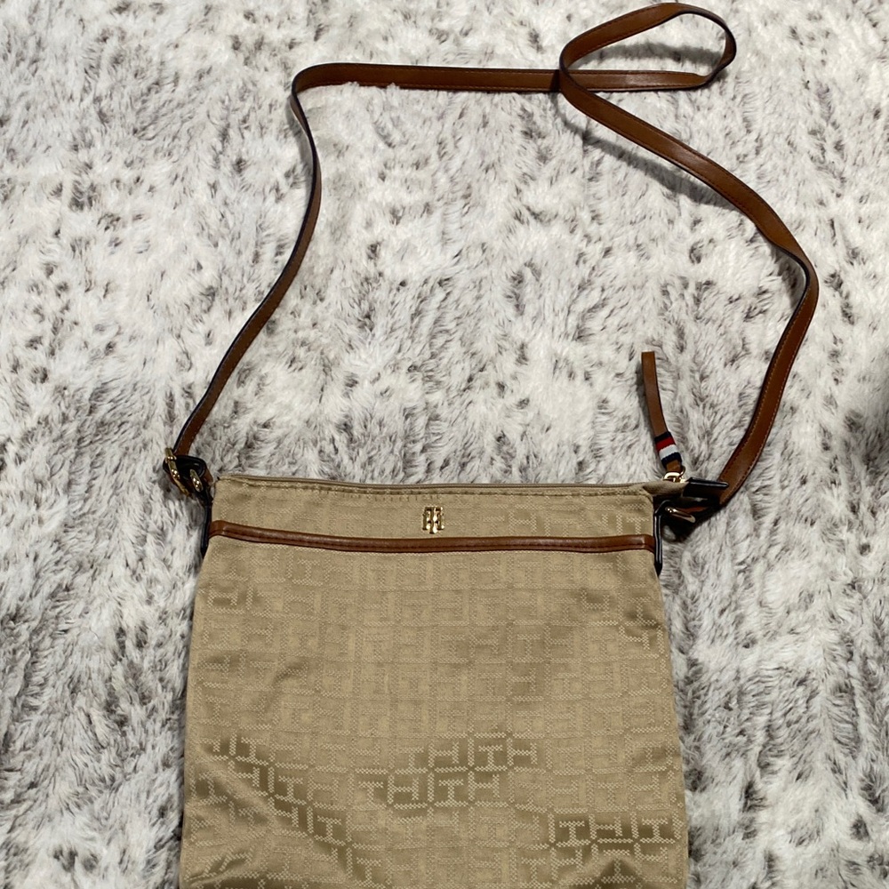Tommy Hilfiger Beige and Brown Crossbody Bag Purse Handbag Medium
